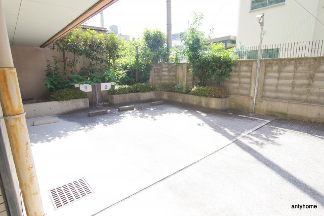 ライフ北梅田　仲介手数料無料の駐車場
