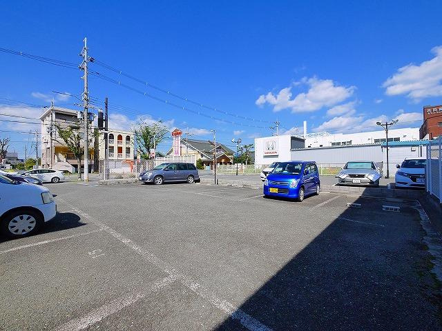 コンフォート三條の駐車場|駐車場があります