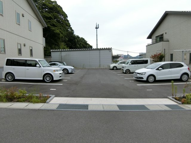 シャーメゾン祗園の駐車場