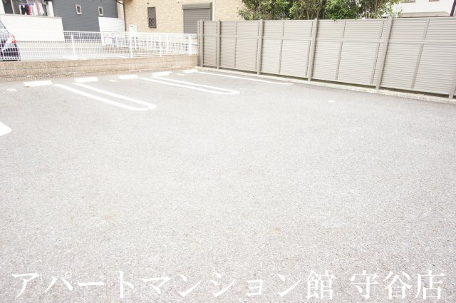 ニコルの駐車場