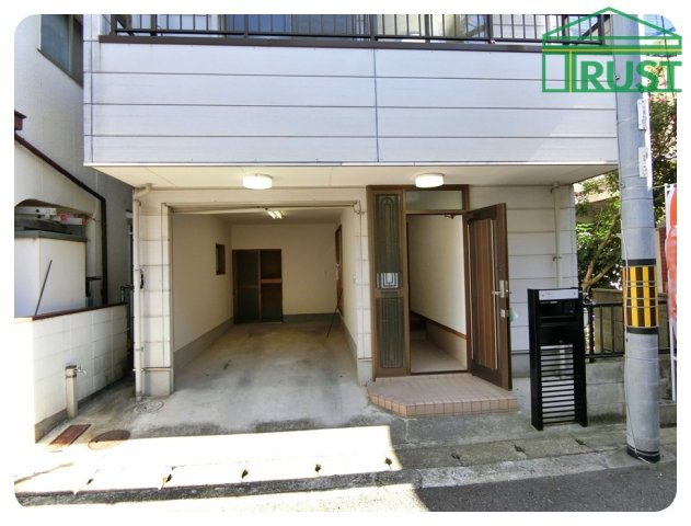 明石市大道町2丁目インナーガレージハウスの外観