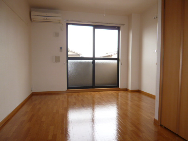 レーベン中畝ⅢＢの居間・リビング|洋室