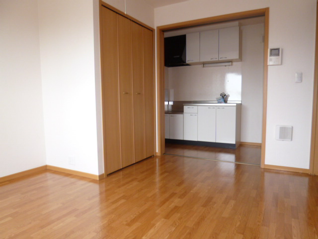 レーベン中畝ⅢＢの洋室