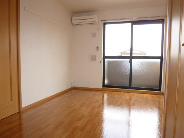 レーベン中畝ⅢＢの洋室