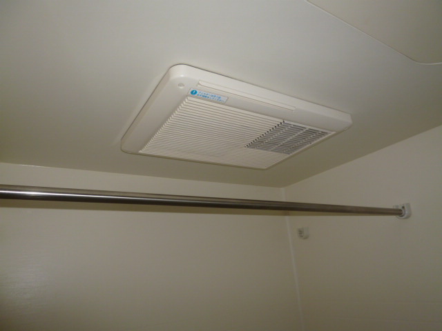 レーベン中畝ⅢＢの設備|浴室乾燥機