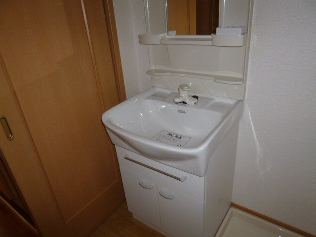 レーベン中畝ⅢＢの独立洗面台