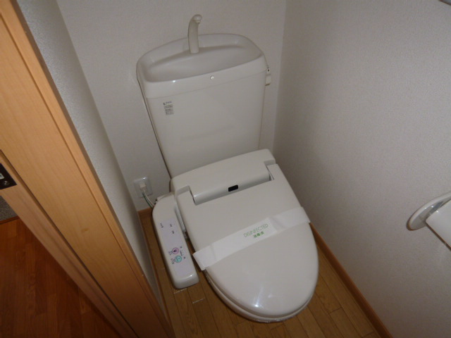 レーベン中畝ⅢＢのトイレ|シャワー付きトイレ