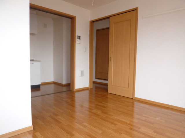 レーベン中畝ⅢＢの洋室