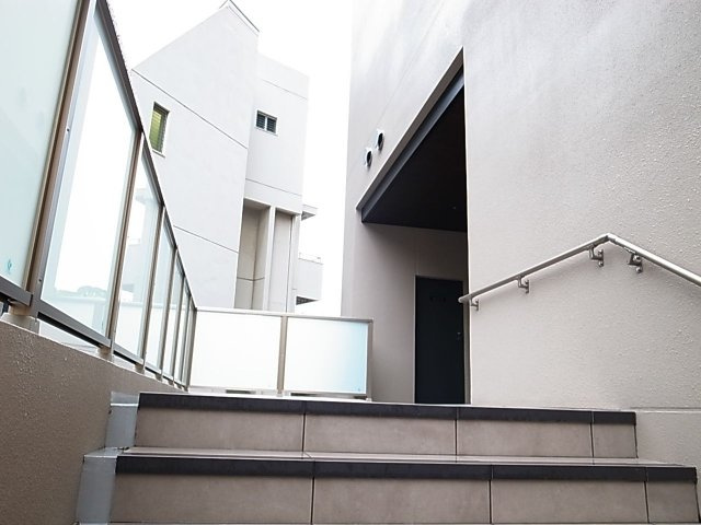 モダンパラッツォけやき通りのエントランス|モダンパラッツオけやき通り（2F)