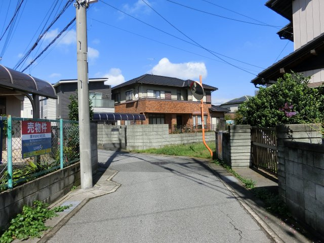 花見川区横戸町　売地　建築条件なし　約４０坪　南西角地の前面道路含む現地写真|花見川区横戸町　売地　建築条件なし　約４０坪の整形地　南西角地