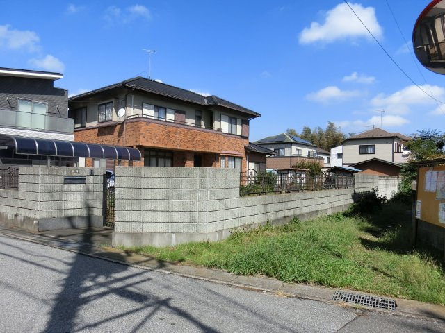 花見川区横戸町　売地　建築条件なし　約４０坪　南西角地の前面道路含む現地写真