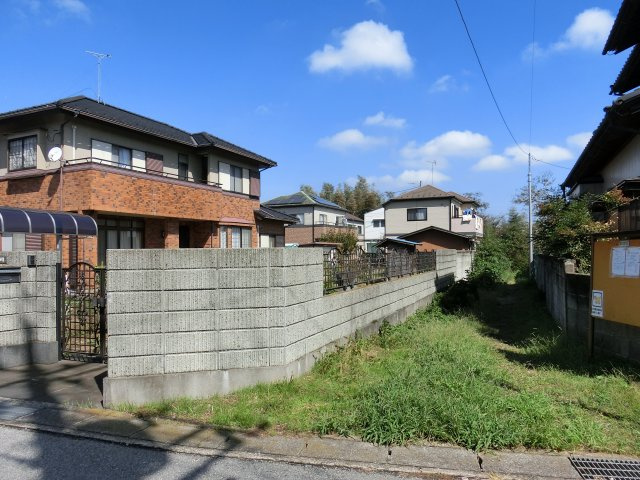 花見川区横戸町　売地　建築条件なし　約４０坪　南西角地の前面道路含む現地写真