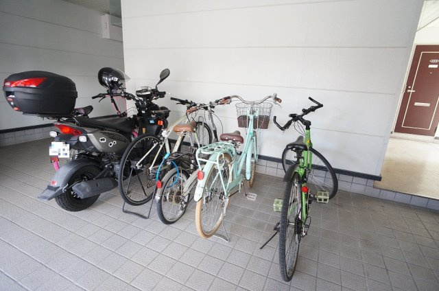 【その他共用部分】 | メゾン・ラ・リヴィエール | 室内駐輪場