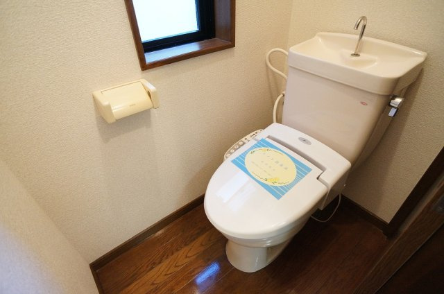 【トイレ】 | メゾン・ラ・リヴィエール | 温水洗浄便座