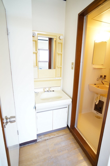 【独立洗面台】 | 千石ビル | 朝の支度にも助かる、独立の洗髪洗面化粧台