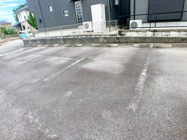 シュプールウエスト21の駐車場