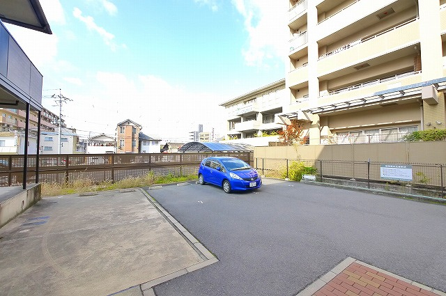 ルミエール　ドゥ　ソレイユの駐車場