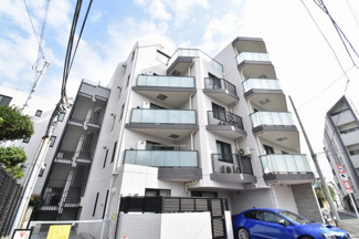 【外観】 | 専用庭付角部屋につき開放感有、廊下側も人通りが少なくプライバシーを保てます。
