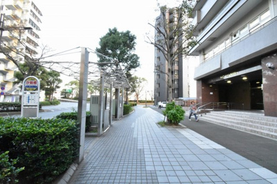 【周辺】 | ニックハイム鶴見第一 | 物件目の前のバス停「汐鶴橋」