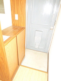 第1山下ビルの玄関