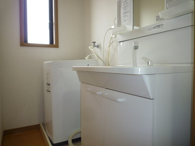 【洗面所】 | フローラルコートＢ棟 | 独立洗面所（窓は角部屋のみとなります）