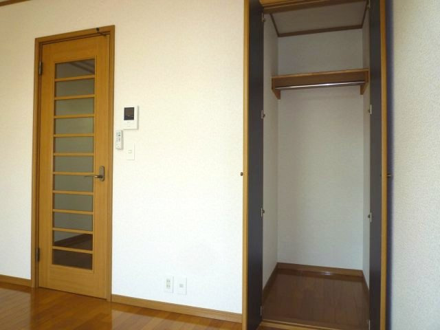 【収納】 | フローラルコートＢ棟 | 奥行きのあるクロゼット