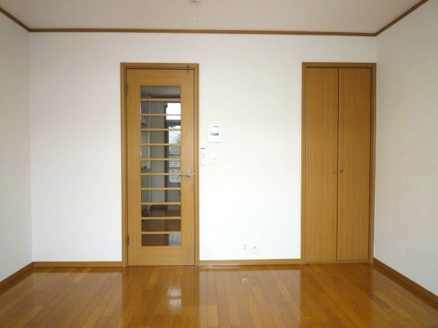 【居間・リビング】 | フローラルコートＢ棟 | 南向きの明るいリビング