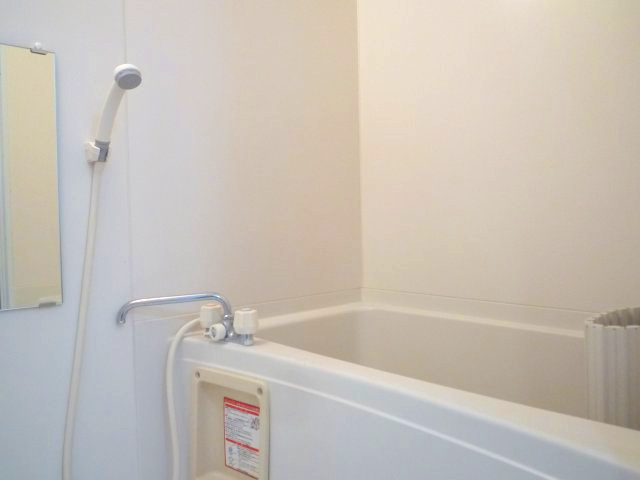 【浴室】 | フローラルコートＢ棟 | 清潔感のある浴室