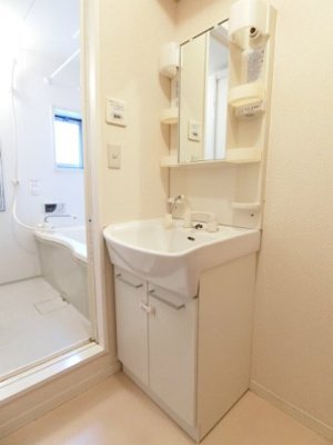 【洗面所】 | リトルフェンテ | 洗髪洗面化粧台で忙しい朝にも寝癖の付いた頭にも優しい☆お化粧するときにも大活躍です♪