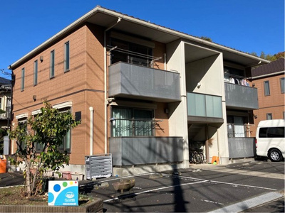 【外観】 | リトルフェンテ | グリーンライン「北山田」駅まで徒歩3分！緑豊かで閑静な住宅地にある2階建てアパートです♪通勤通学はもちろん、お買い物やお出かけにもGood☆