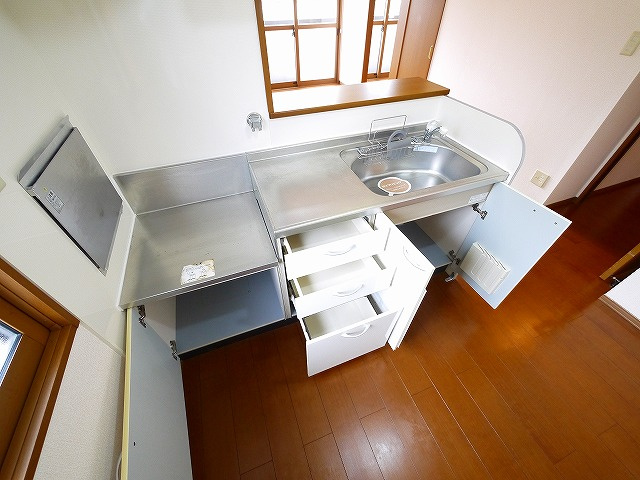 ルミエール南生駒　Ⅱのキッチン|コンパクトなキッチンで掃除もラクラク