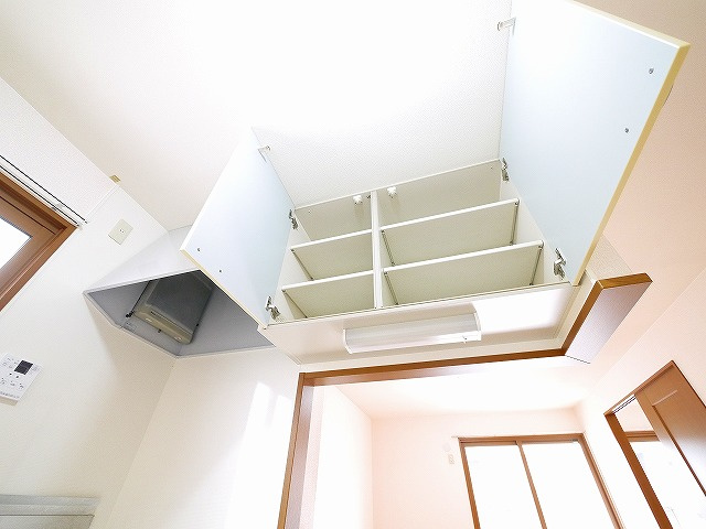 ルミエール南生駒　Ⅱのキッチン|収納豊富です