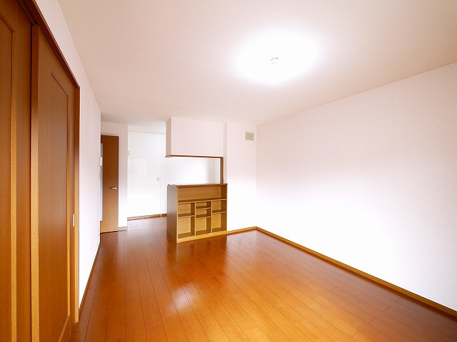 ルミエール南生駒　Ⅱの居間・リビング|居間です