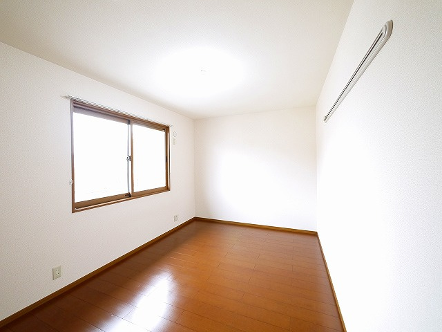 ルミエール南生駒　Ⅱの洋室|落ち着いた色調の洋室です