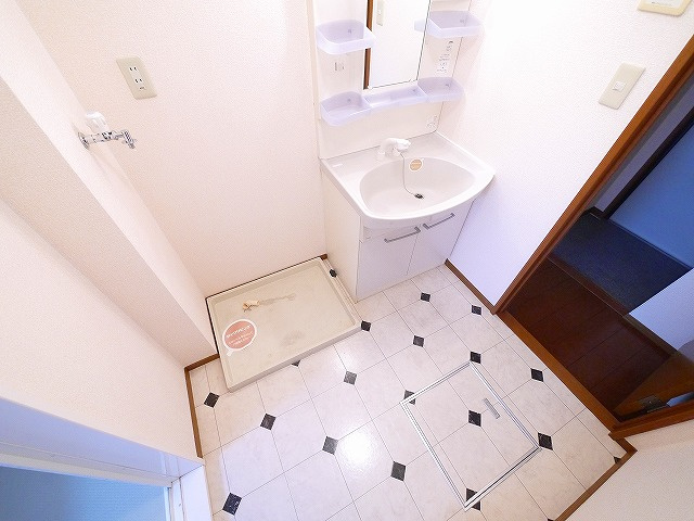 ルミエール南生駒　Ⅱの洗面所|忙しい朝には欠かせない洗面所です