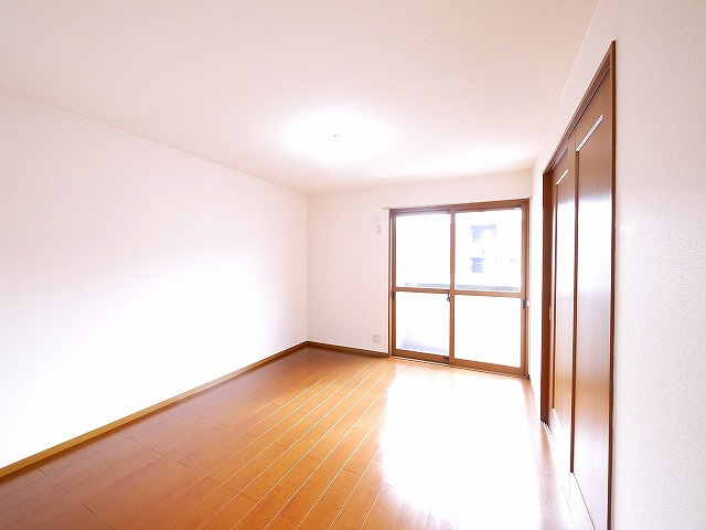 ルミエール南生駒　Ⅱの寝室|開放的な寝室です