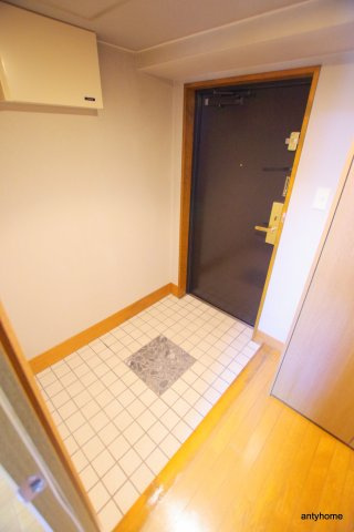 グランヴィ新大阪　仲介手数料無料の玄関