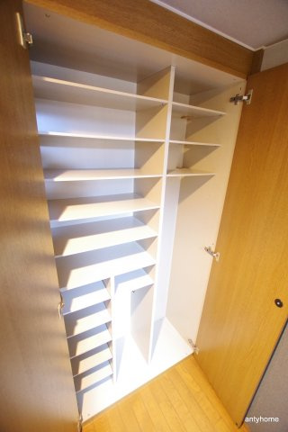 グランヴィ新大阪　仲介手数料無料の玄関