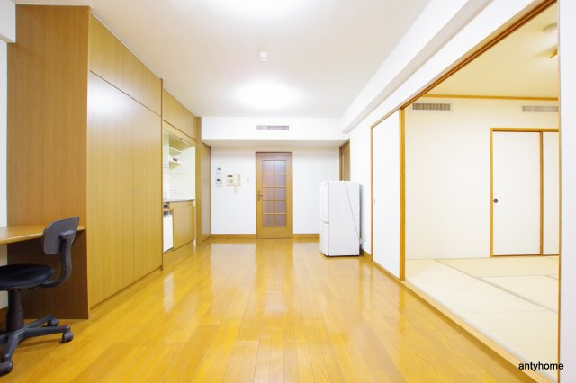 グランヴィ新大阪　仲介手数料無料の居間・リビング