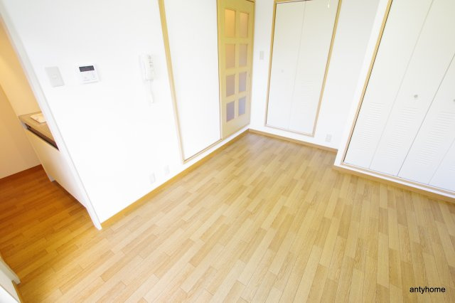 ノルデンハイム新大阪　仲介手数料無料の居間・リビング