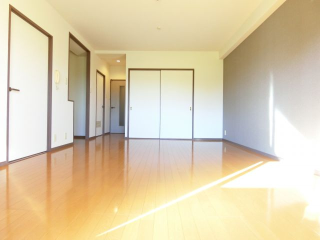 東尾マンションの居間・リビング