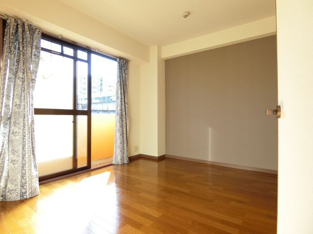 東尾マンションの寝室
