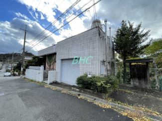 【外観】 | 稲葉台 | その邸が魅せる、気品・上質・重厚感・極細やかさ、そのすべては訪れた者に安らぎと品性を与える特別な空間です。ここに住むからこそ意味がある。すべての（始まり）をここから迎えます。