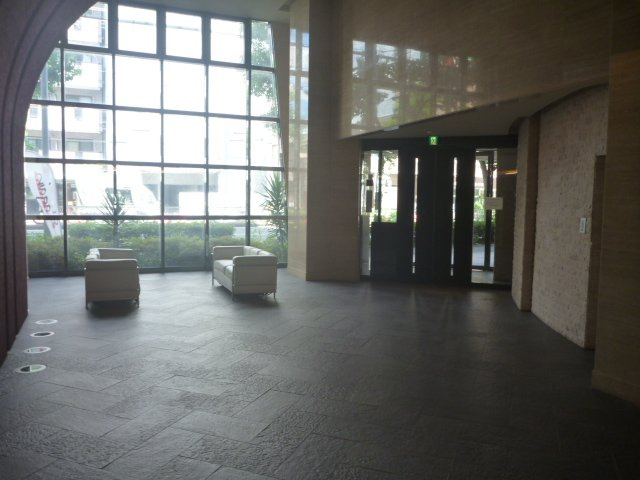 S-RESIDENCE緑橋Serio（エスレジデンス緑橋セリオ）　BRAVI不動産のロビー|毎日通るロビーはこのようになっています