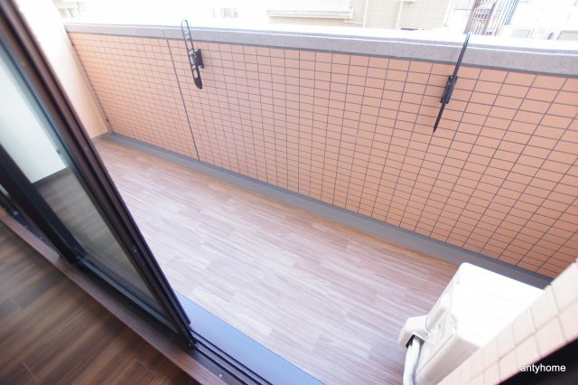 スプランディッド新大阪キャトル　仲介手数料無料のバルコニー