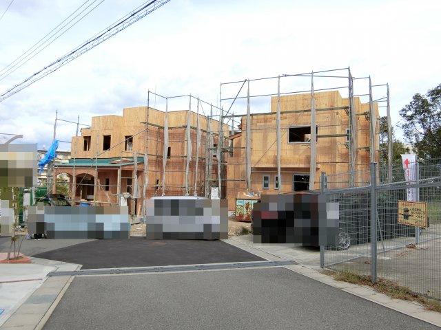 明石市朝霧南町2丁目　新築戸建の前面道路含む現地写真