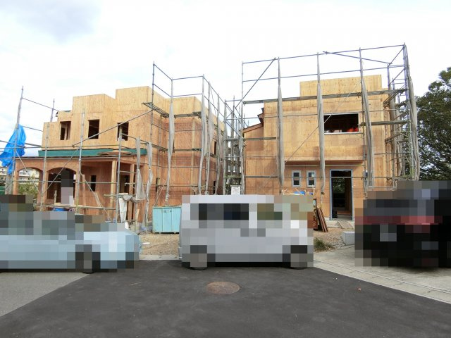 明石市朝霧南町2丁目　新築戸建の前面道路含む現地写真