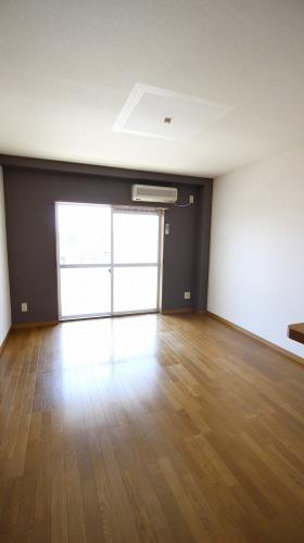 ジュネス花園の居間・リビング