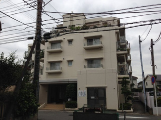 【外観】 | 南東角部屋・二面バルコニー・専用庭付のため開放感がございます。