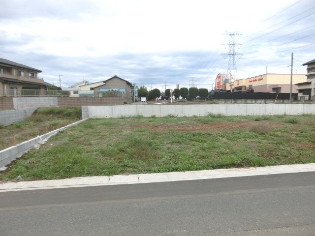 鴻巣市宮前の売地の外観|南西側道路から正面から撮影した外観です。